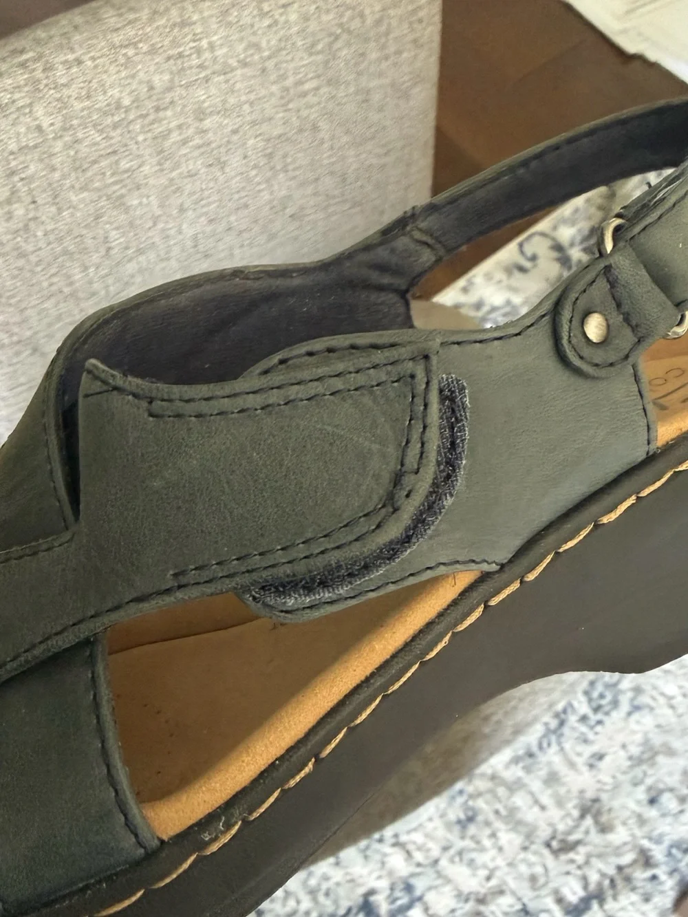 Clarks Women's Teal Leather Cross-Strap Slingback Sandals sz 8 GUC